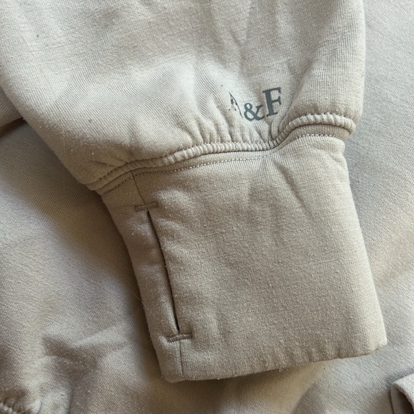 Light gray 1/2 zip front sweatshirt size 11/12 - Picture 3 of 4